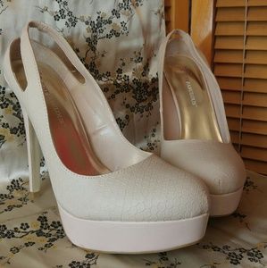 Just Fab Champagne Heel